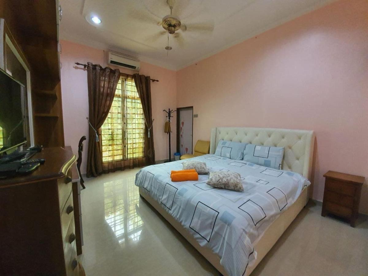 OYO 90347 Villa Temila Pasir Puteh Esterno foto