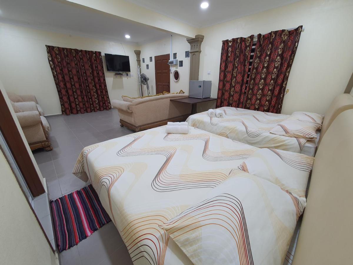 OYO 90347 Villa Temila Pasir Puteh Esterno foto