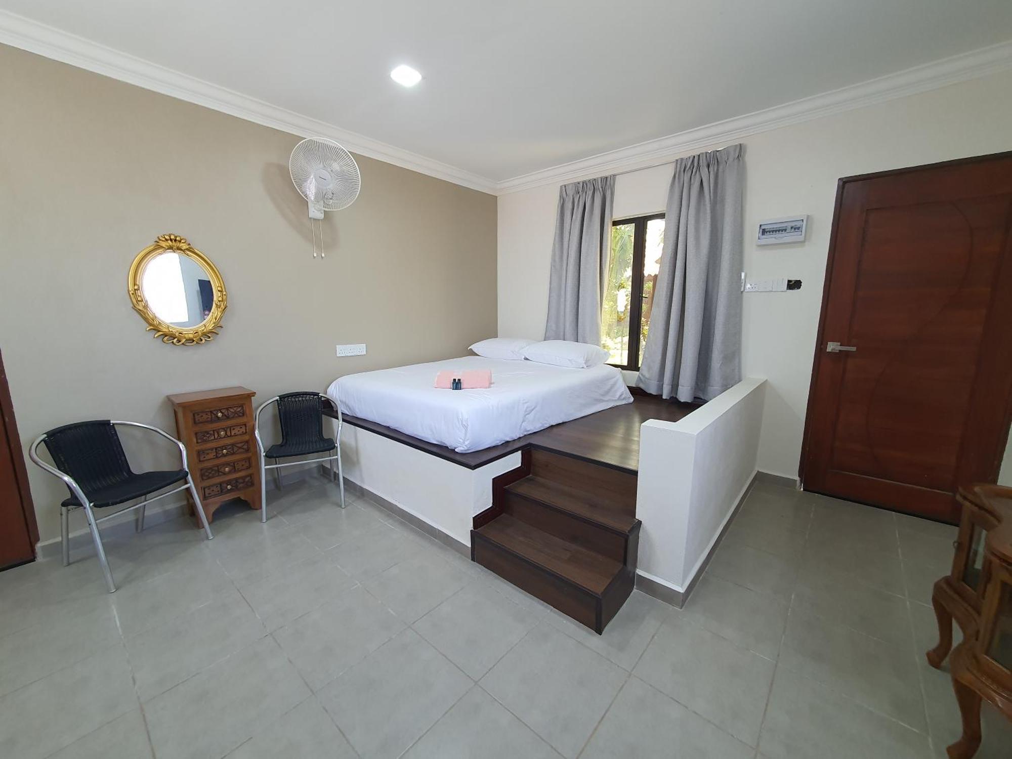 OYO 90347 Villa Temila Pasir Puteh Esterno foto